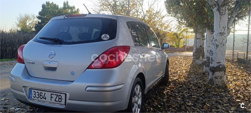 Usado Nissan Tiida Pack 105 CV (77 kW) 2008 Gris / plata Berlina