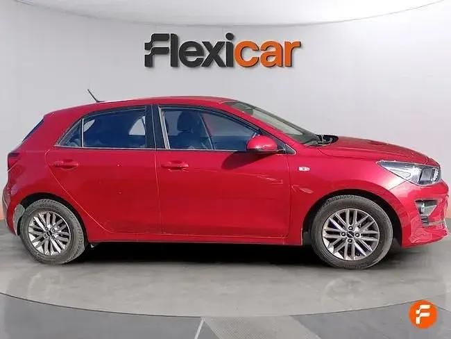 Usado Kia Rio 100 CV (73 kW) 2021 Rojo
