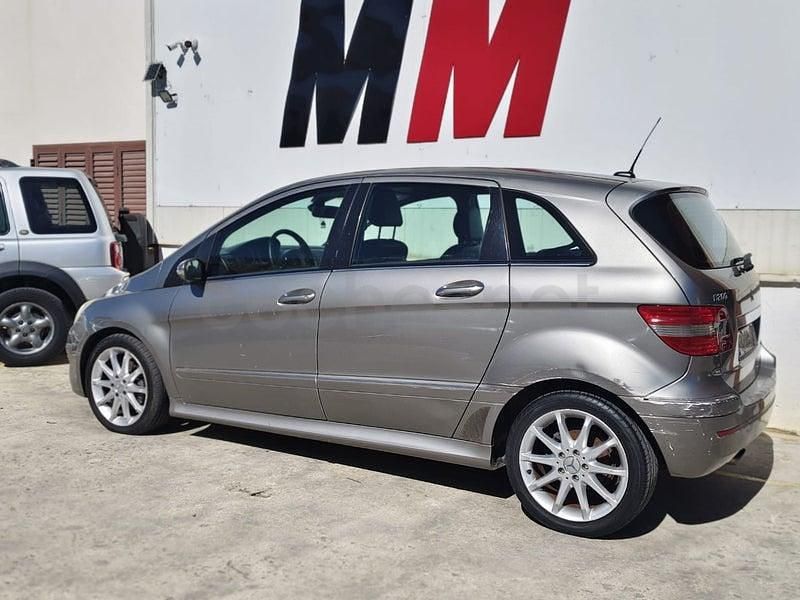 Usado Mercedes B200 140 HP (102 kW) 2007 Cinzento Monovolume