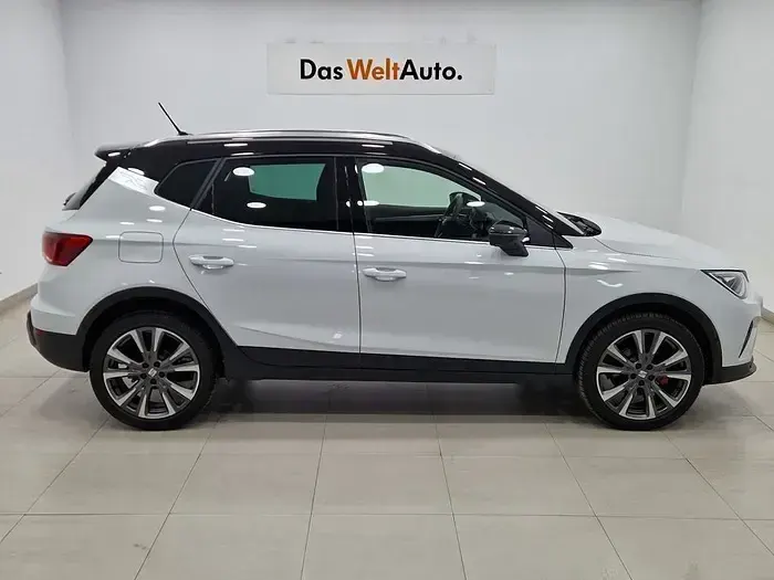 Usado Seat Arona FR 115 CV (84 kW) 2025 Blanco SUV