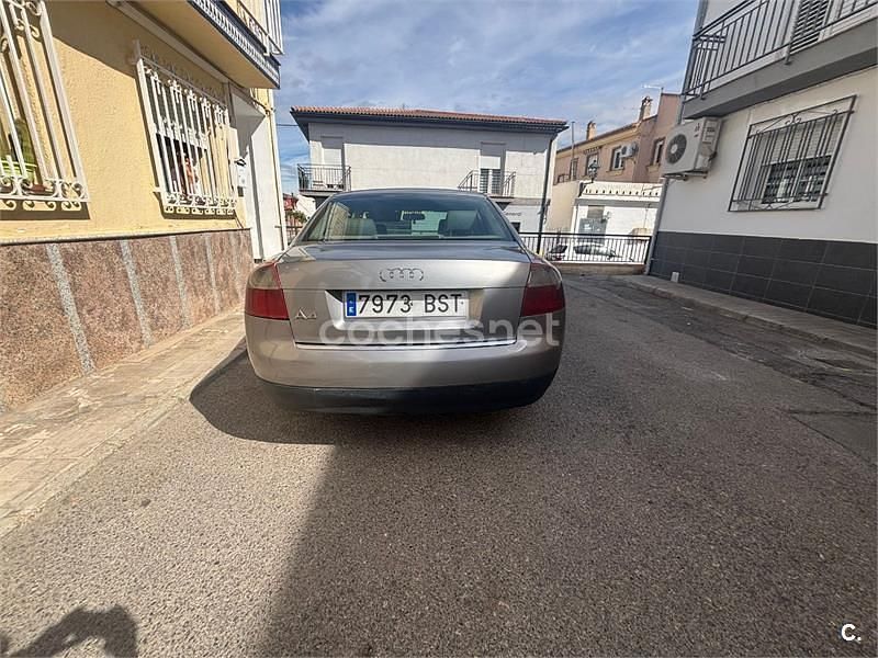 Usado Audi A4 155 CV (114 kW) 2002 Gris / plata Berlina