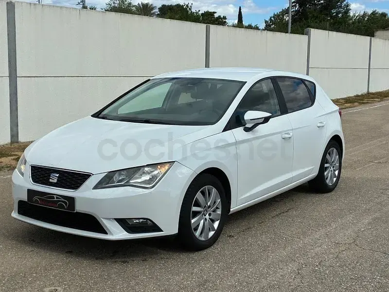 Usado Seat Leon Reference 105 CV (77 kW) 2014 Blanco Berlina