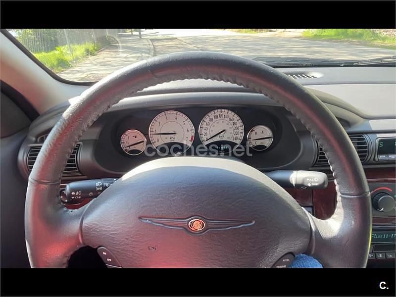 Usado Chrysler Sebring 140 CV (102 kW) 2001 Negro Berlina