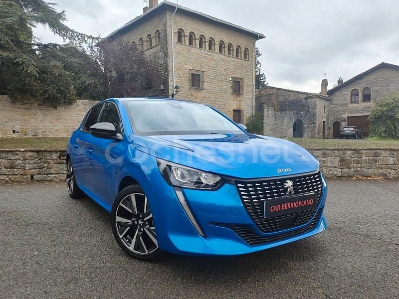 Usado Peugeot 208 Allure 100 CV (73 kW) 2023 Azul Utilitario
