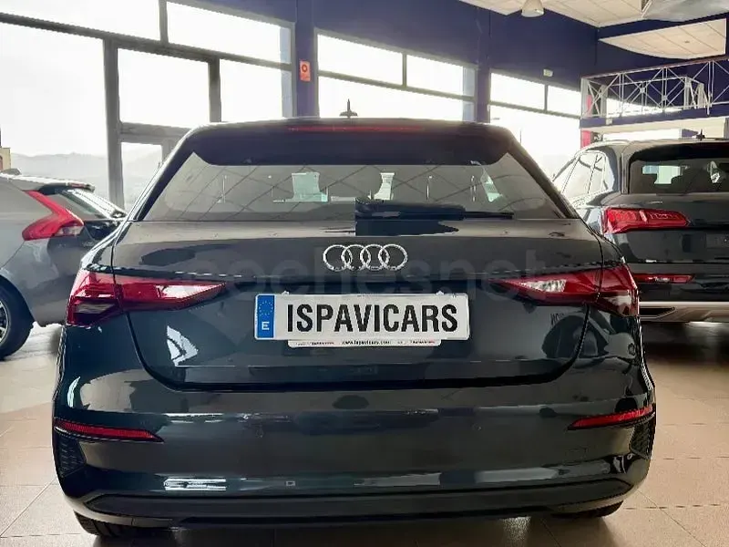 Usado Audi A3 Advanced Plus 110 CV (80 kW) 2021 Gris / plata Berlina