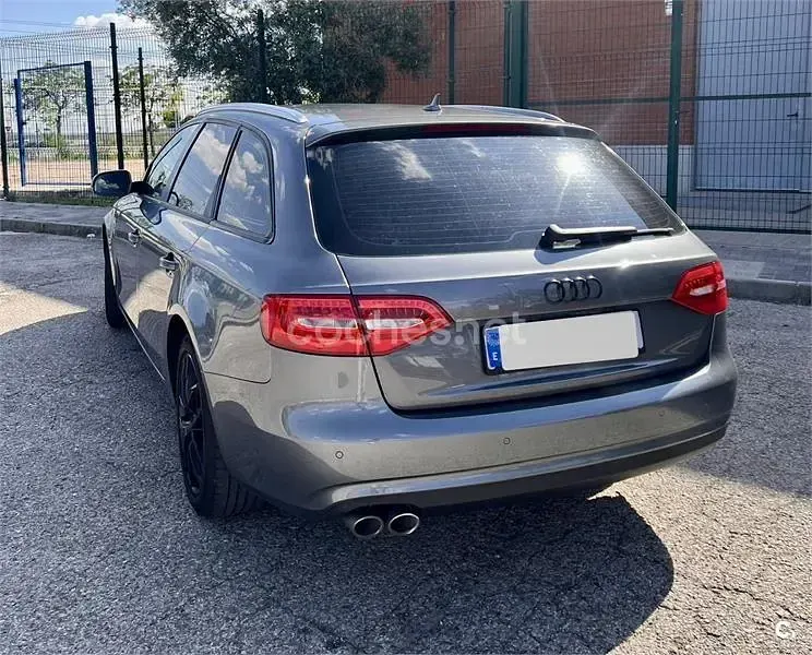 Usado Audi A4 136 CV (100 kW) 2015 Gris / plata Familiar