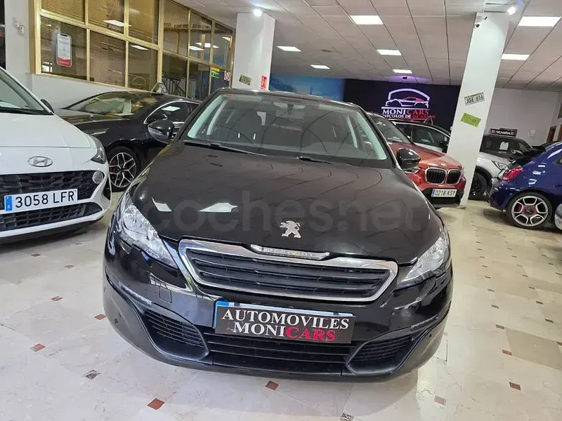 Usado Peugeot 308 Access 100 CV (73 kW) 2017 Negro Berlina