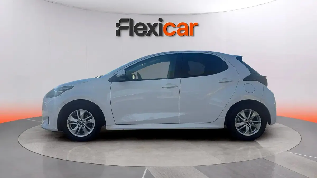 Usado Toyota Yaris Hybrid Business Edition 116 CV (85 kW) 2022 Blanco Berlina