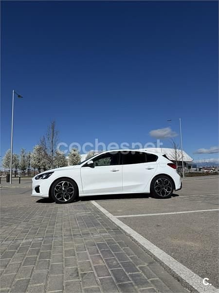 Usado Ford Focus ST-Line 125 CV (91 kW) 2021 Blanco Berlina