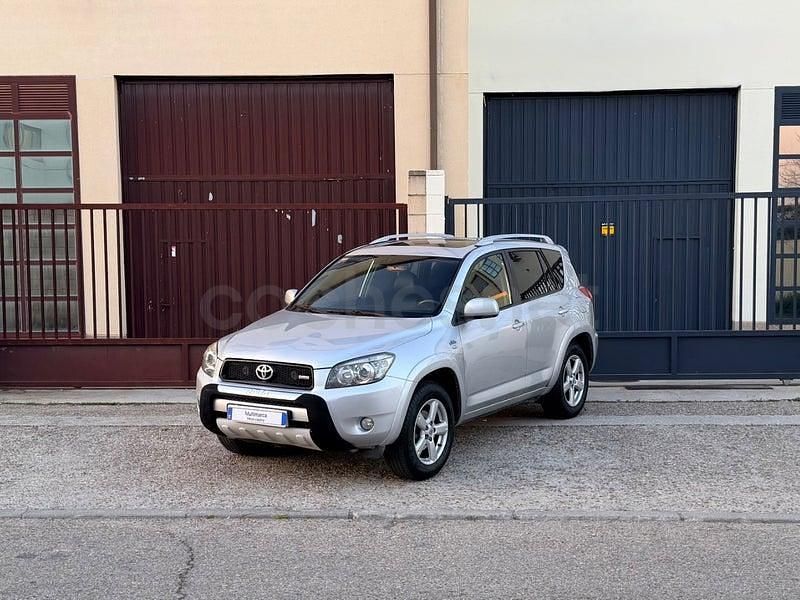Usado Toyota RAV4 Premium 177 CV (130 kW) 2008 Gris / plata SUV