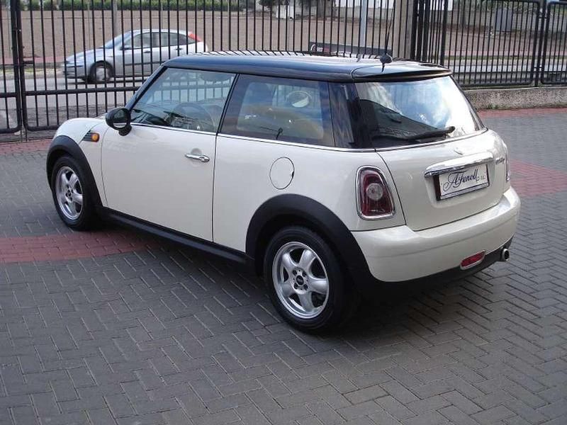 Usado Mini Cooper D 109 CV (80 kW) 2007 Beige Utilitario