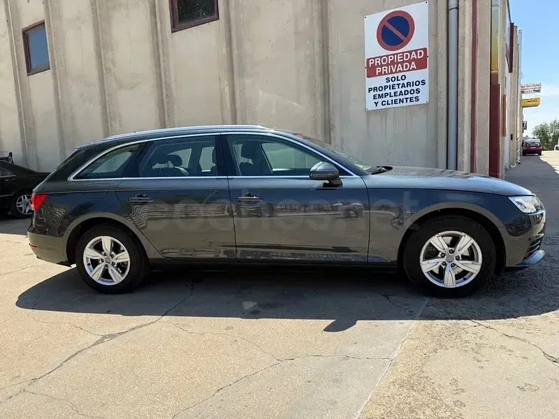 Usado Audi A4 Advanced 150 CV (110 kW) 2017 Gris / plata Familiar