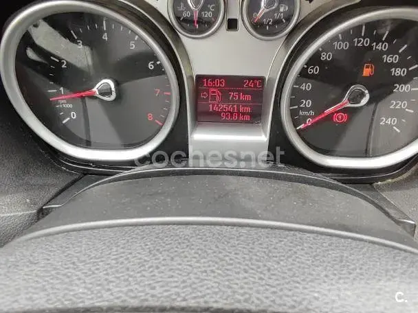 Usado Ford Focus Trend 100 CV (73 kW) 2009 Negro Berlina