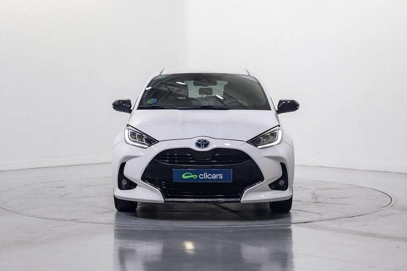 Usado Toyota Yaris Hybrid Style 75 CV (55 kW) 2022 Blanco Berlina