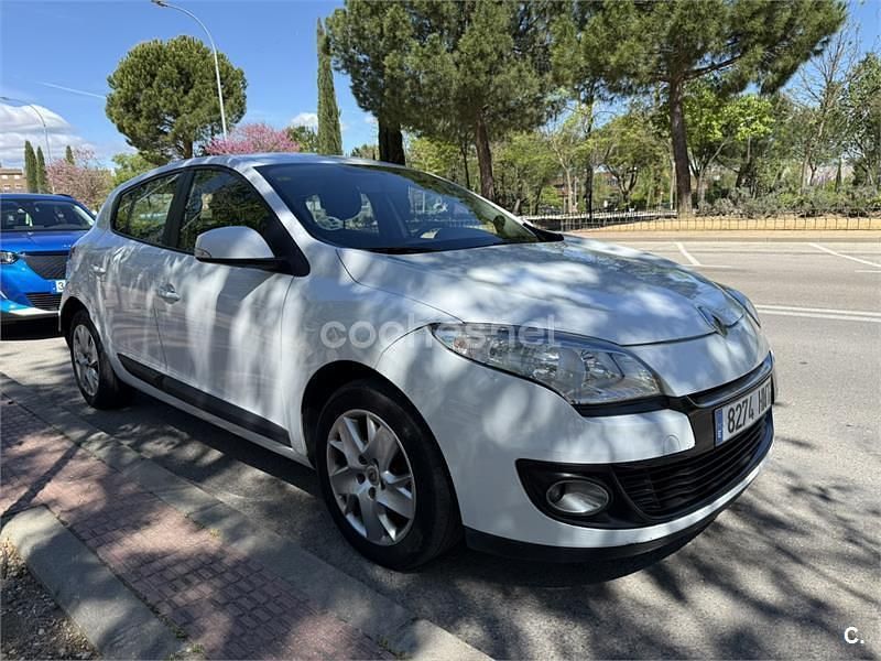 Usado Renault Mégane Dynamique 110 CV (80 kW) 2012 Blanco Berlina