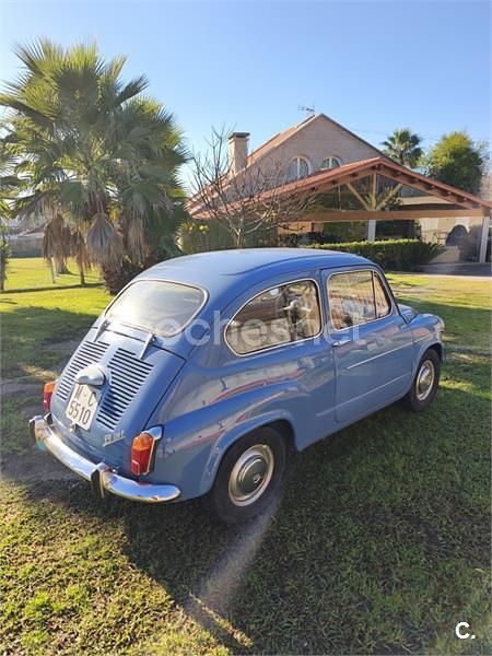 Usado Seat Mii Cosmopolitan 60 CV (44 kW) 2018 Azul Utilitario