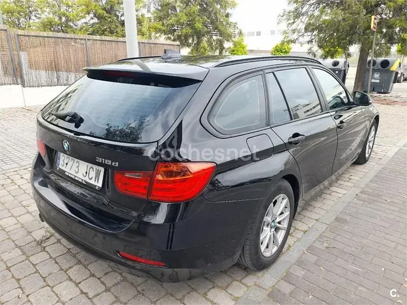 Usado BMW 318 143 CV (105 kW) 2015 Negro Familiar
