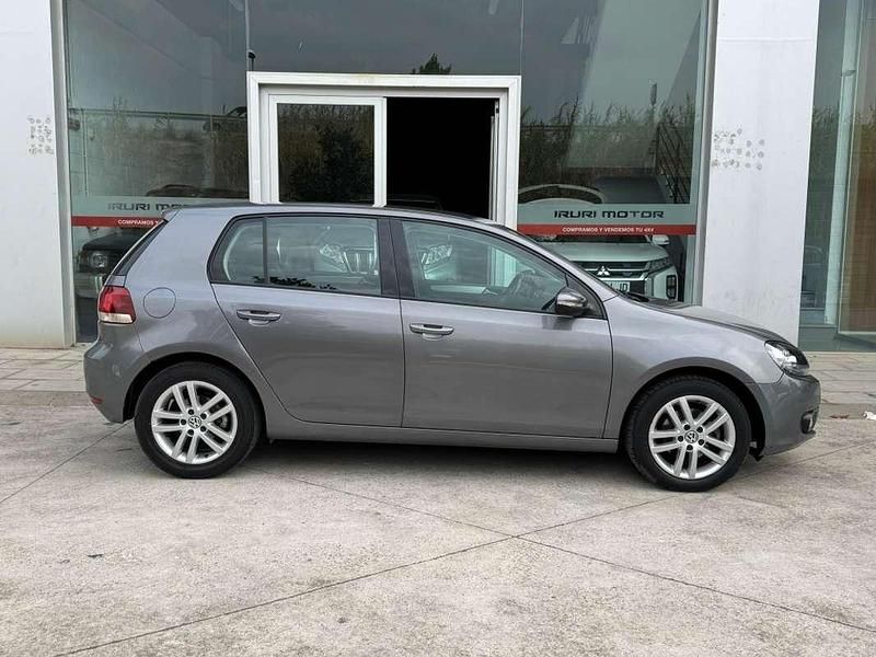 Plateado Usado 2010 VW Golf VI Advance Utilitario | 10.999 € (Un poco caro) - Imagen 1/4