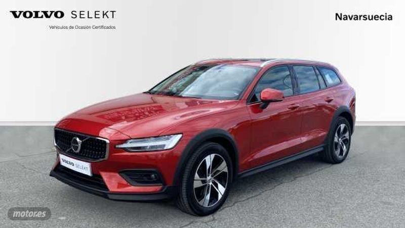 Rojo Usado 2022 Volvo V60 CC Ultimate Familiar | 40.900 € (Un poco caro) - Imagen 1/4
