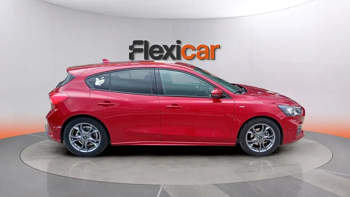 Usado Ford Focus ST-Line 125 CV (91 kW) 2019 Rojo Berlina