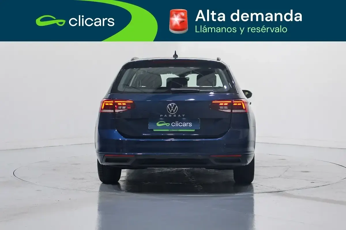 Usado VW Passat Business 122 CV (89 kW) 2022 Azul Familiar