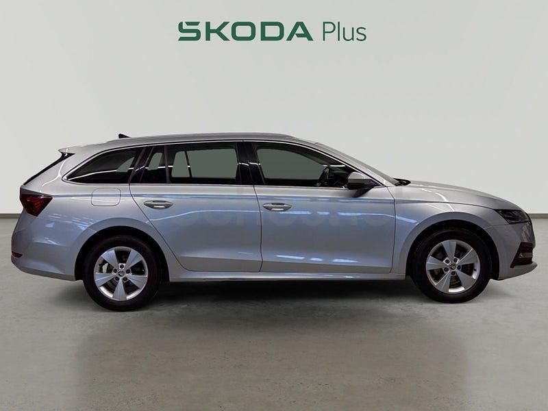 Usado Skoda Octavia Ambition 115 CV (84 kW) 2023 Gris plata Familiar