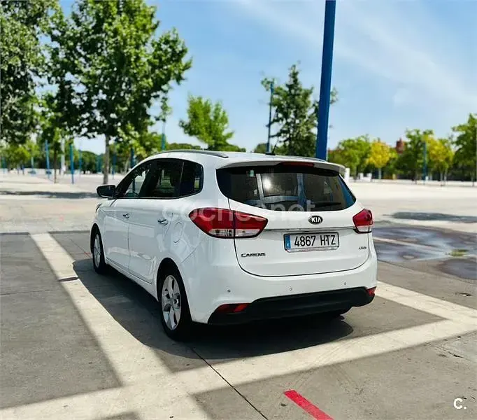 Usado Kia Carens 115 CV (84 kW) 2013 Blanco Monovolumen