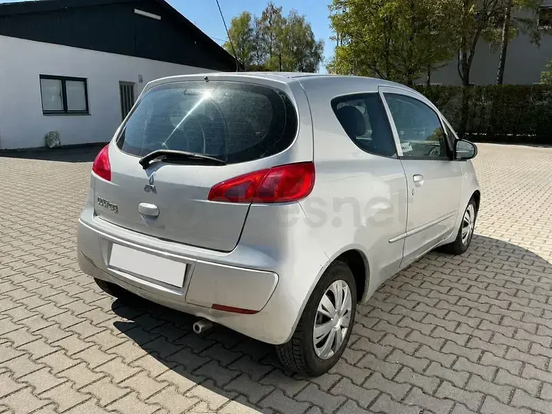 Usado Mitsubishi Colt Invite 95 CV (69 kW) 2007 Gris / plata Berlina
