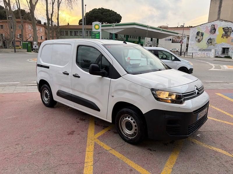 Usado Citroën Berlingo Live 102 CV (75 kW) 2021 Blanco Monovolumen
