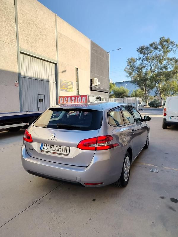Usado Peugeot 308 SW Active 120 CV (88 kW) 2018 Gris Familiar