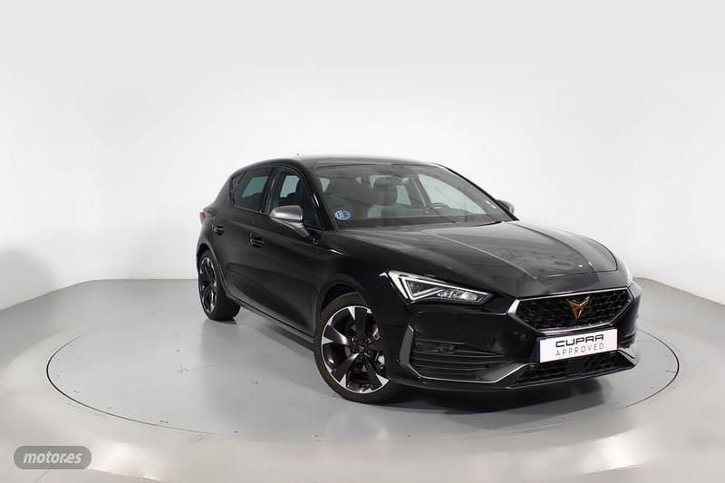 Negro Usado 2024 Cupra Leon Berlina | 28.400 € (Un poco caro) - Imagen 1/4