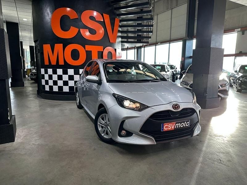 Usado Toyota Yaris Hybrid Active 116 CV (85 kW) 2023 Gris Utilitario
