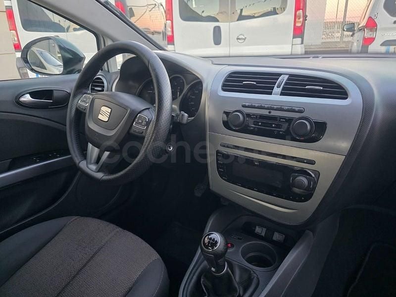 Usado Seat Leon Sport 105 CV (77 kW) 2009 Blanco Utilitario