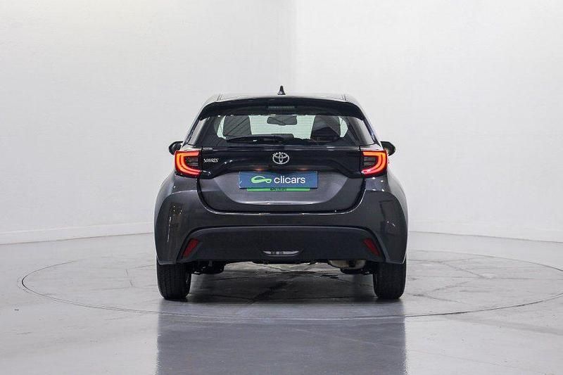 Usado Toyota Yaris Edition 125 CV (91 kW) 2024 Gris Utilitario