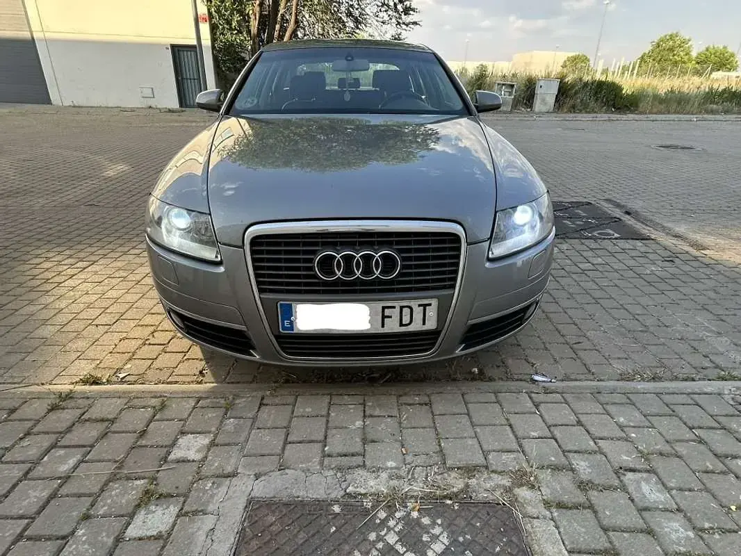 Usado Audi A6 140 CV (102 kW) 2006 Gris Berlina