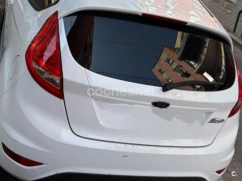 Blanco Usado 2011 Ford Fiesta Titanium Berlina | 6500 € (Caro) - Imagen 1/3