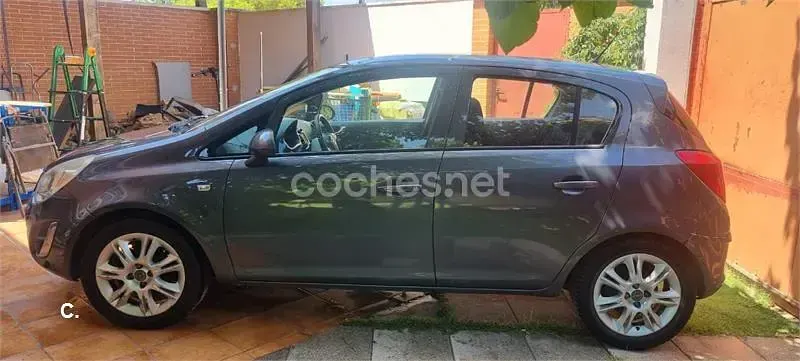 Usado Opel Corsa Cosmo 85 CV (62 kW) 2011 Negro Utilitario