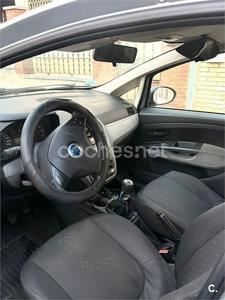 Usado Fiat Grande Punto Active 77 CV (56 kW) 2006 Gris / plata Utilitario