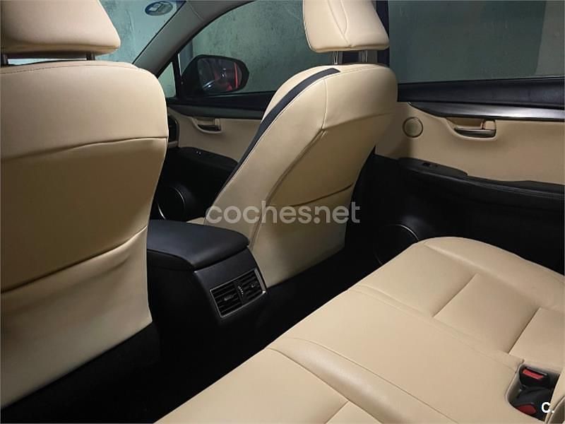 Usado Lexus NX300h Executive Line 197 CV (144 kW) 2015 Negro SUV