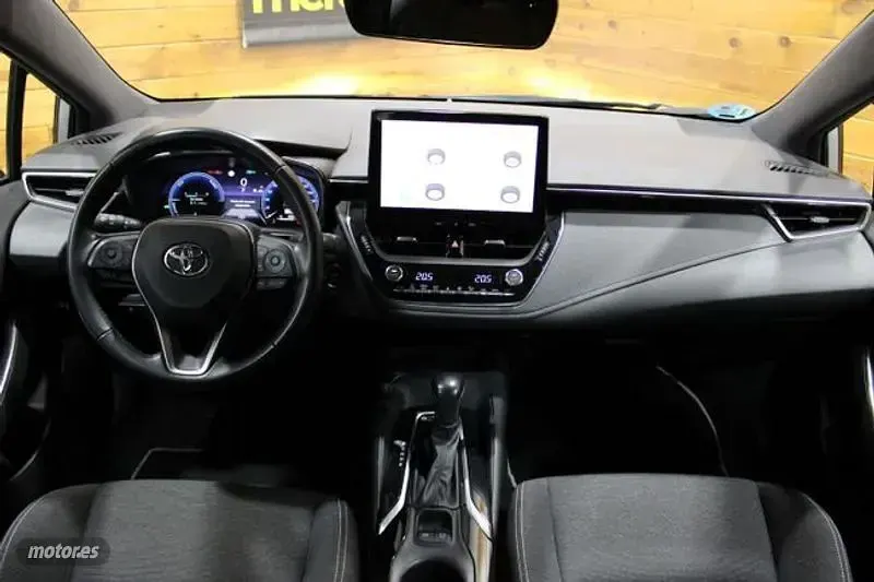 Usado Toyota Corolla Active 140 CV (102 kW) 2023 Gris Berlina