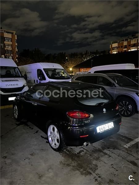 Usado Alfa Romeo 147 Distinctive 120 CV (88 kW) 2002 Negro Utilitario