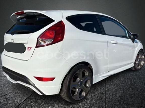 Usado Ford Fiesta ST 182 CV (133 kW) 2015 Blanco Berlina