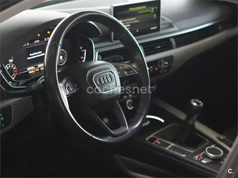 Usado Audi A4 Advanced 150 HP (110 kW) 2018 Cinzento Sedan