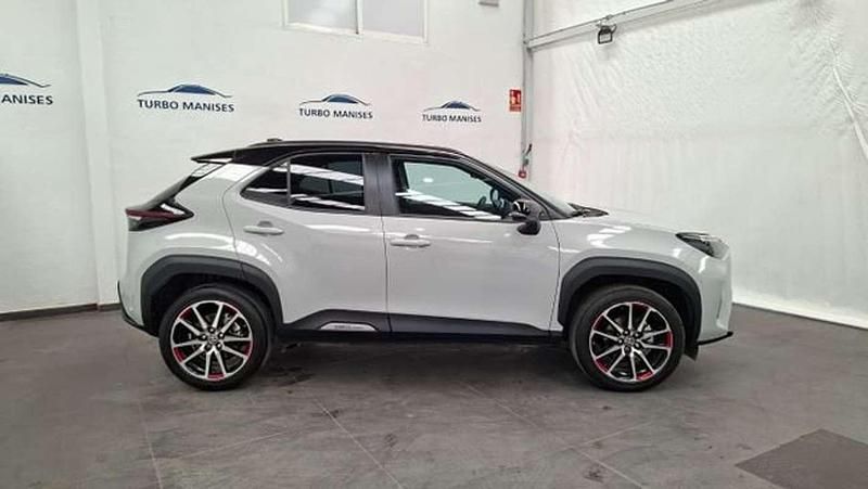 Usado Toyota Yaris Hybrid Sport 116 CV (85 kW) 2024 Gris Utilitario