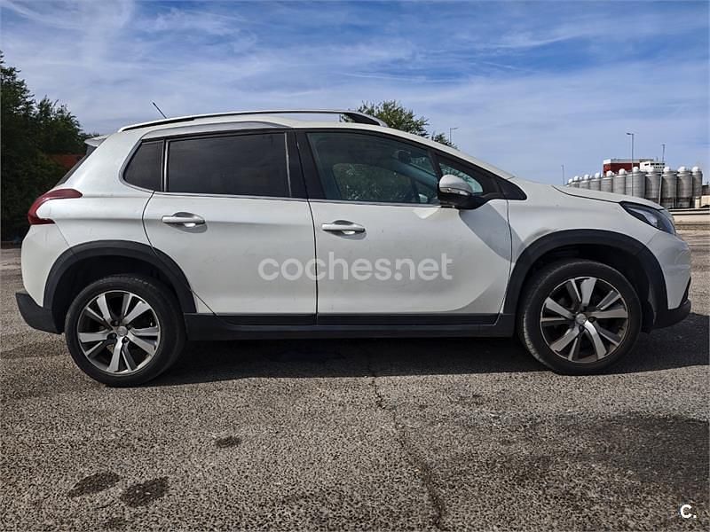 Usado Peugeot 2008 Allure 110 CV (80 kW) 2019 Blanco SUV