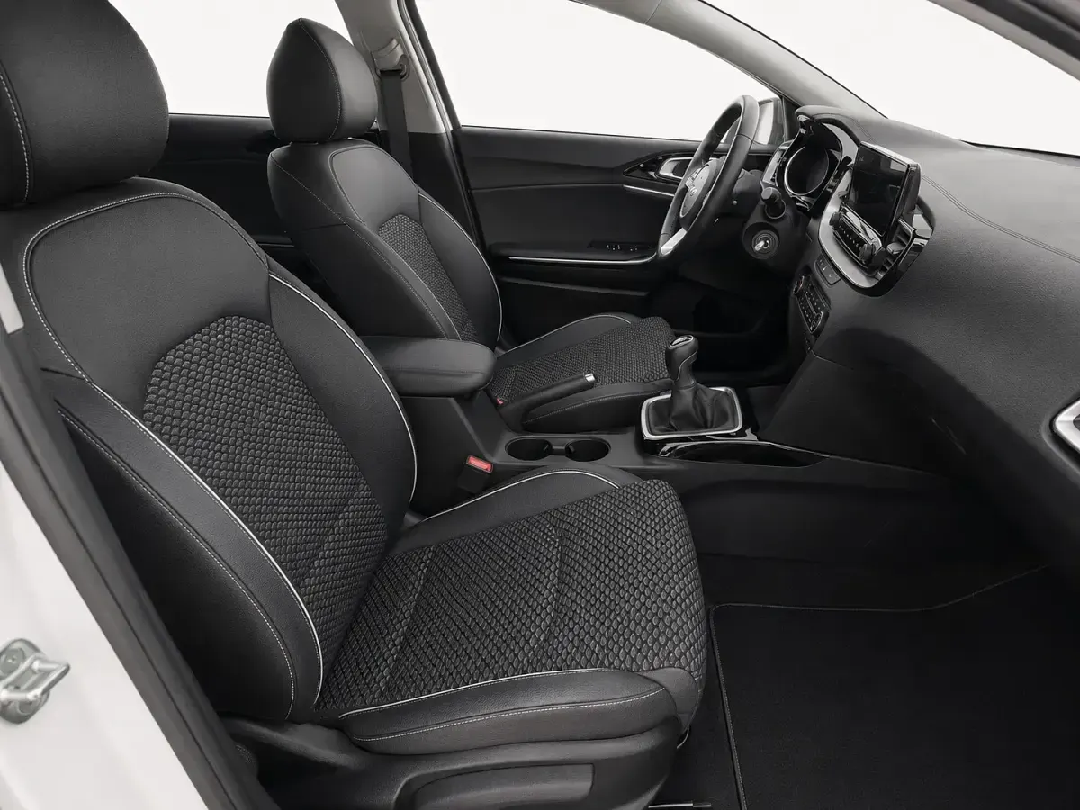 Usado Kia Ceed 120 CV (88 kW) 2022 Blanco Utilitario