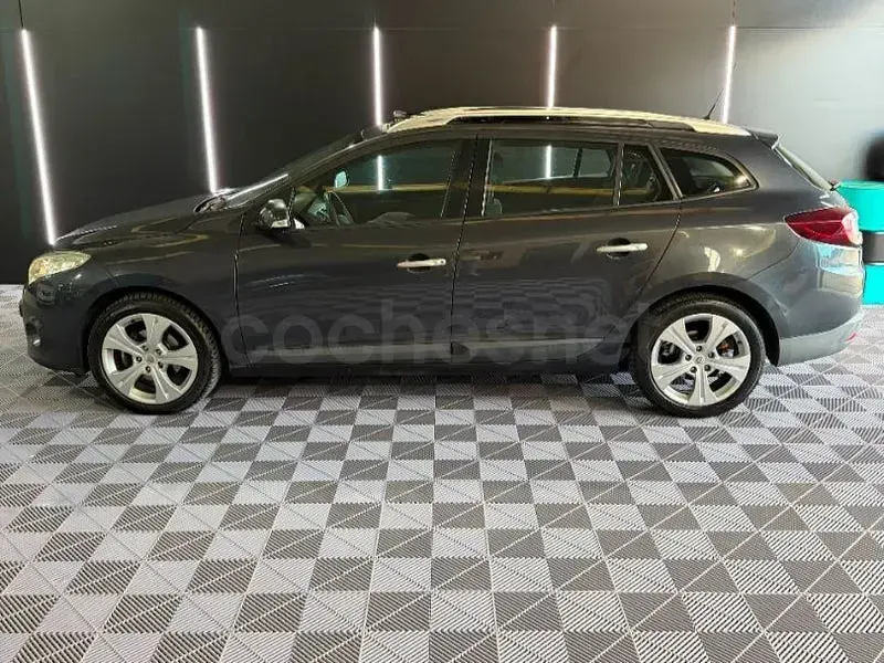 Usado Renault Mégane GrandTour Dynamique 130 CV (95 kW) 2010 Negro Familiar