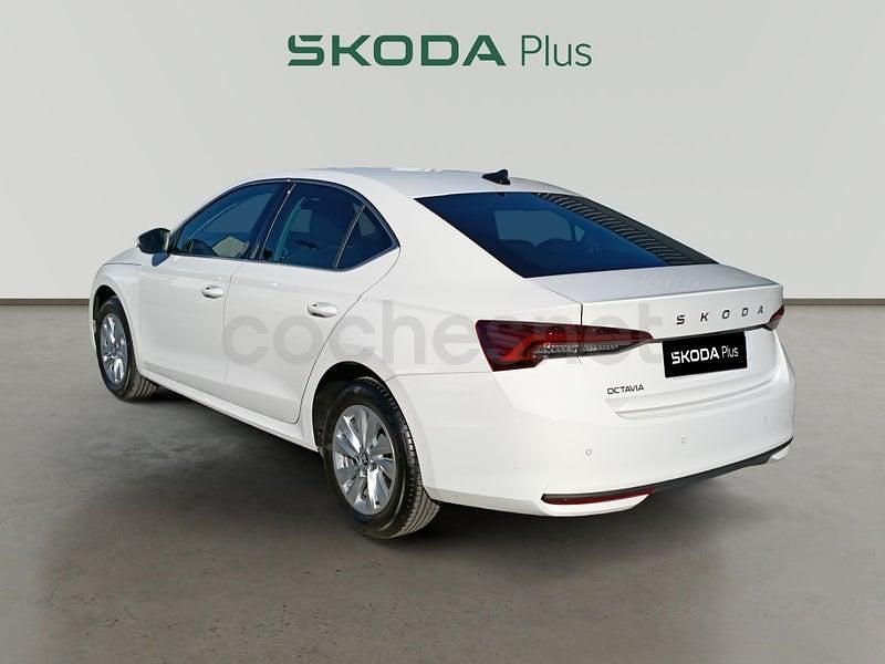 Usado Skoda Octavia Selection 116 CV (85 kW) 2025 Blanco Berlina