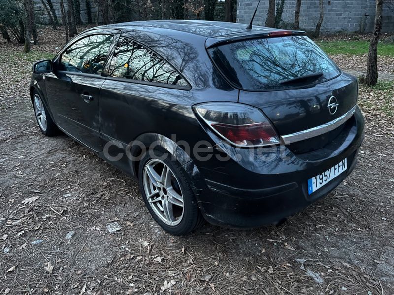 Usado Opel Astra GTC Cosmo 100 CV (73 kW) 2006 Negro Berlina