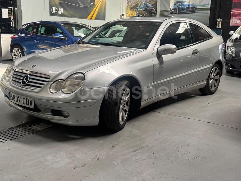 Usado Mercedes C200 163 CV (119 kW) 2003 Gris / plata Berlina